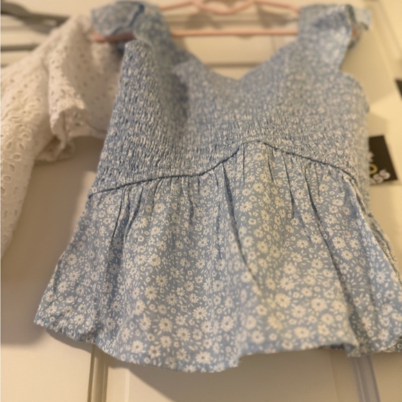 Zara & Art Class Blue Blouse with Flutter Sleeves and Tiered Design - Picture 5 of 8